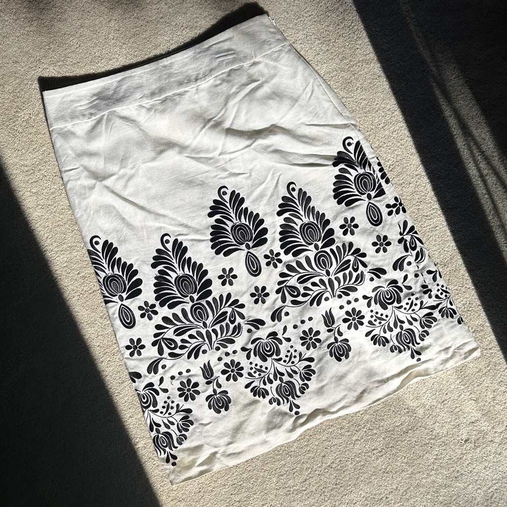 Black / White Loft Skirt - size 2